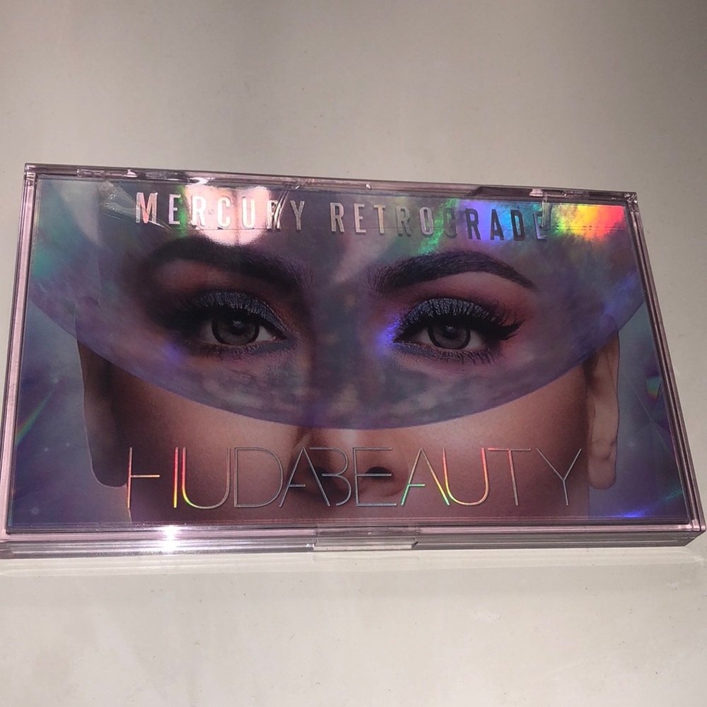 HUDA BEAUTY Mercury Retrograde